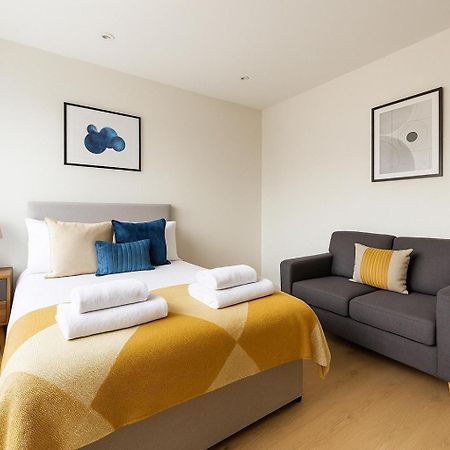 Bright Studio Flat - Walk To River Thames & Kingston Town Surbiton ภายนอก รูปภาพ